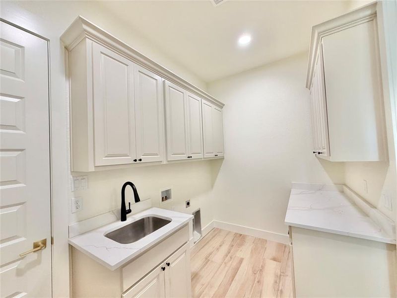 Furnished interior view inside a new home in , Weatherford (Image 16).