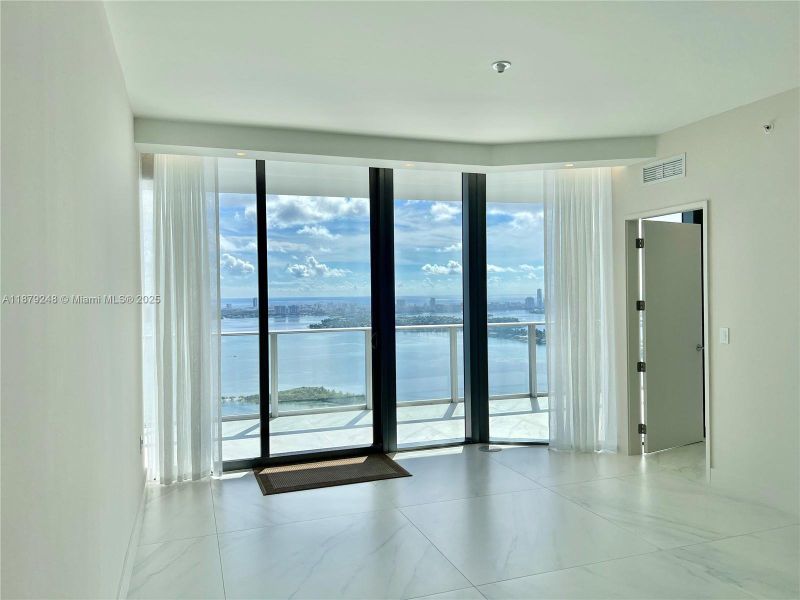 Spacious, unfurnished interior of a new home in , Miami (Image 21).