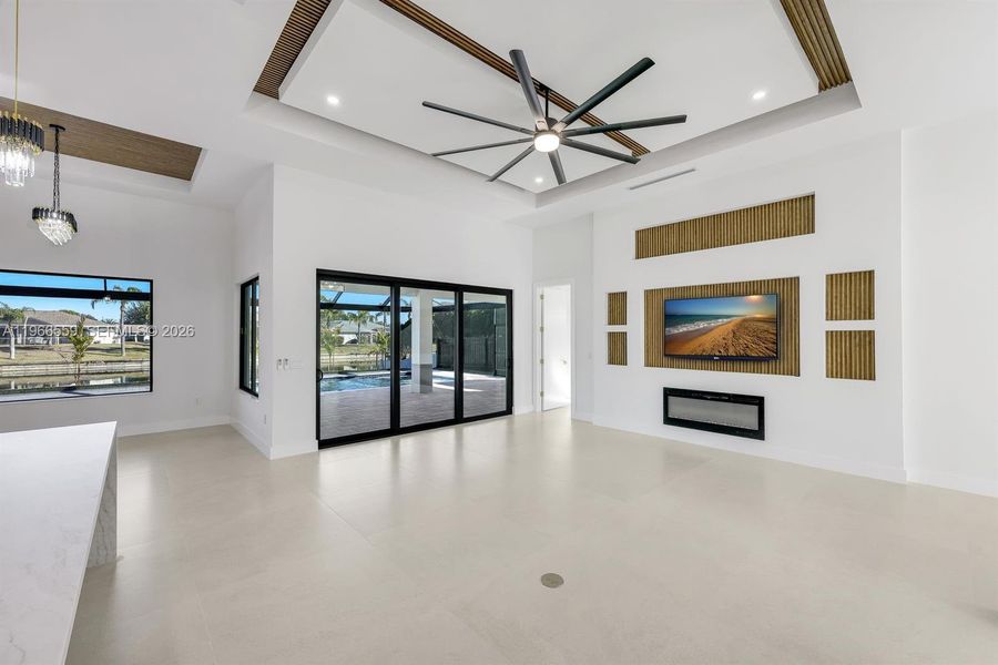 Spacious, unfurnished interior of a new home in , Cape Coral (Image 19).