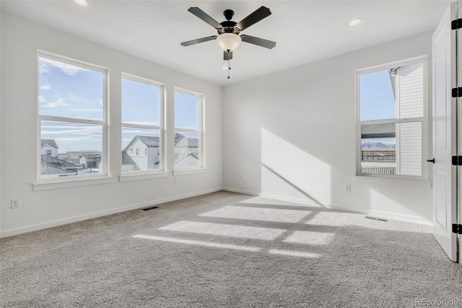 Spacious, unfurnished interior of a new home in Sterling Ranch Homestead, Colorado Springs (Image 22).