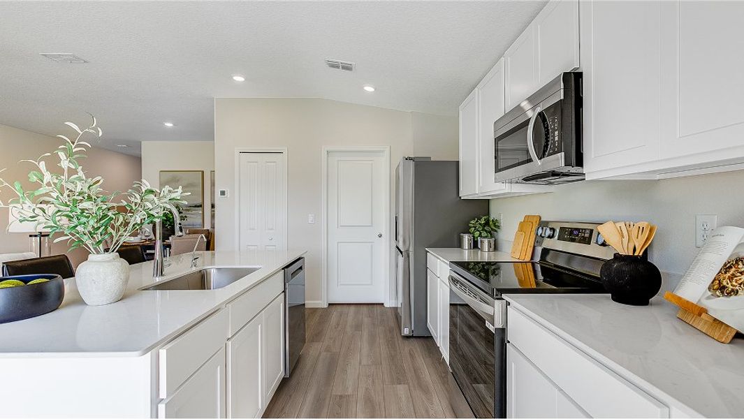 Florida Core N002 Bloom Kitchen 3of8 Base6 7 18 25