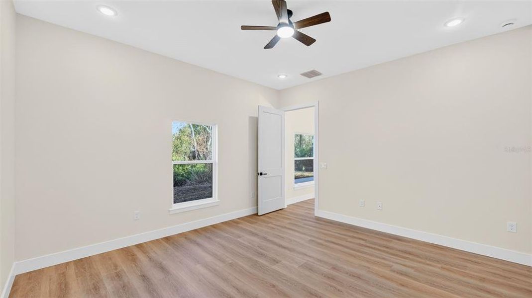 Spacious, unfurnished interior of a new home in , Debary (Image 29).