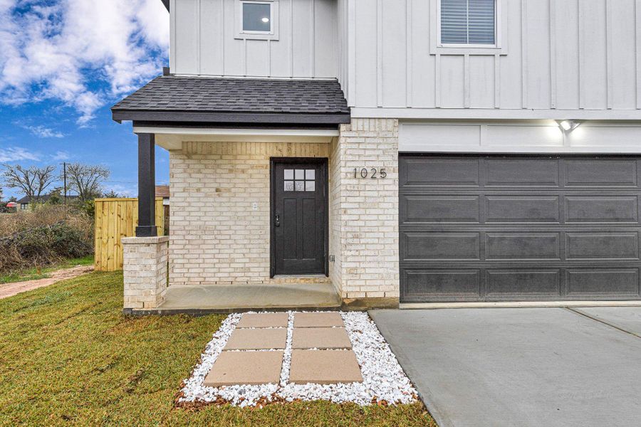 Exterior details and patio area of a home in , Hempstead (Image 3).