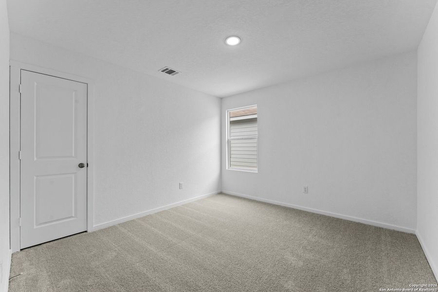 Spacious, unfurnished interior of a new home in Voss Farms, New Braunfels (Image 23).