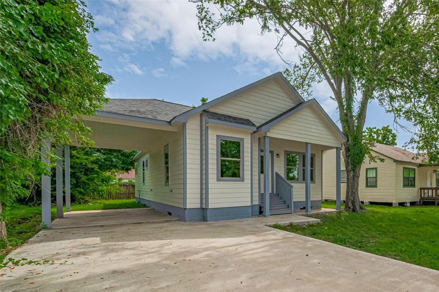 Front exterior of a new home in , Baytown, TX, highlighting curb appeal (Image 2). Front exterior of a new home in , Baytown, TX, highlighting curb appeal (Image 2).