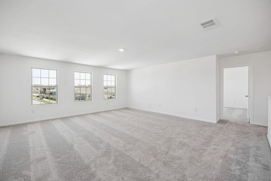 Spacious, unfurnished interior of a new home in Mavera, Conroe (Image 11).