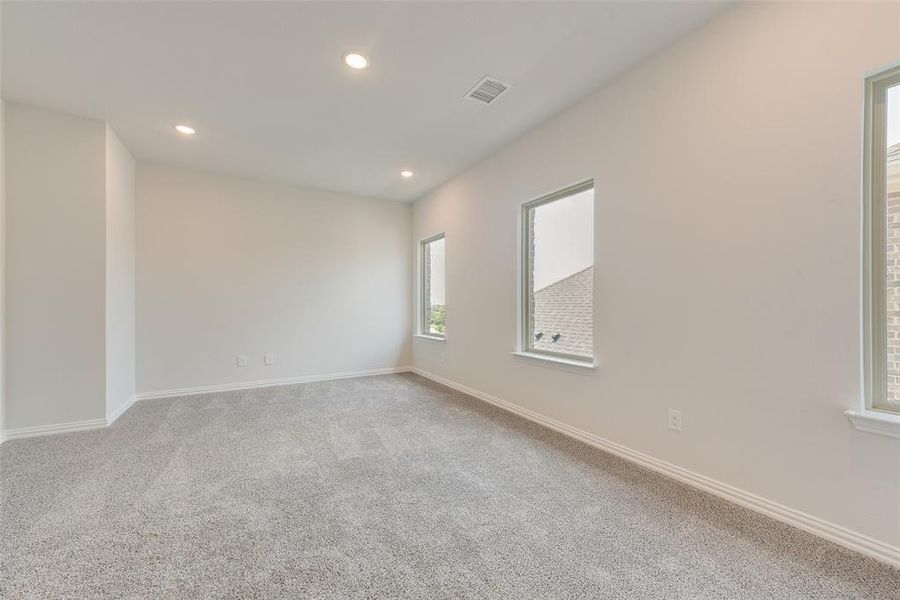 Spacious, unfurnished interior of a new home in Walden Pond, Forney (Image 29).