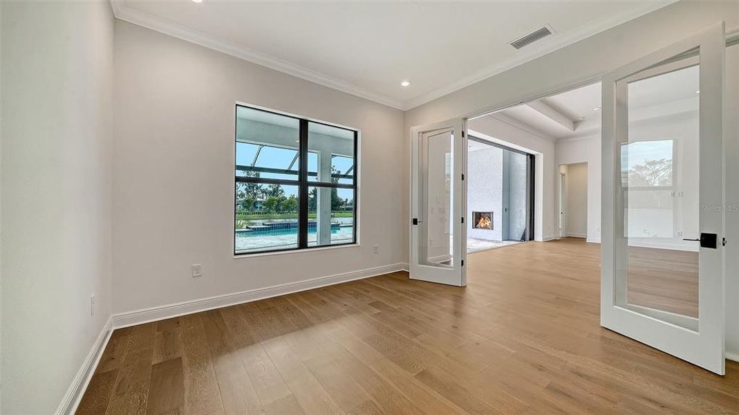 Spacious, unfurnished interior of a new home in Tideline, Bradenton (Image 40).