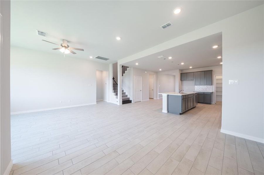 Spacious, unfurnished interior of a new home in Lake Pointe: Lake Pointe at Paloma Creek, Little Elm (Image 16).