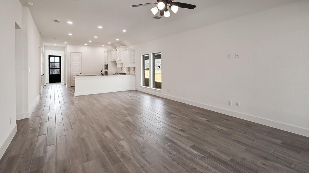 Spacious, unfurnished interior of a new home in Crosswinds 50', Kyle (Image 14). Spacious, unfurnished interior of a new home in Crosswinds 50', Kyle (Image 14).