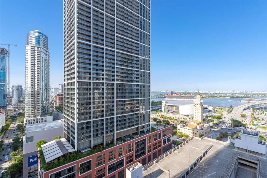 Condo located in Miami, FL showcasing its design and architecture (Image 27).