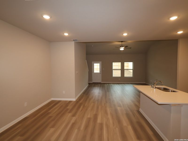 Spacious, unfurnished interior of a new home in Mesquite Ridge, San Antonio (Image 30).