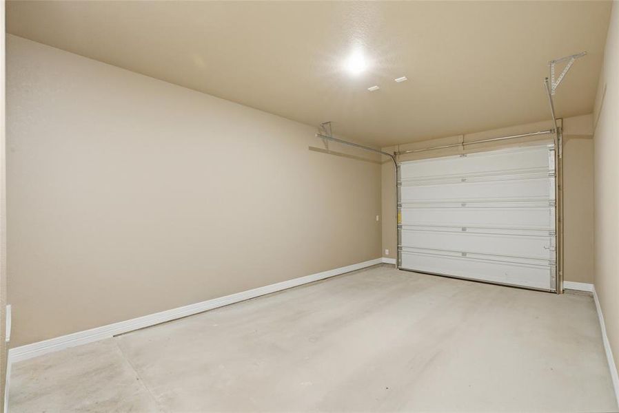 Spacious, unfurnished interior of a new home in , Killeen (Image 32).
