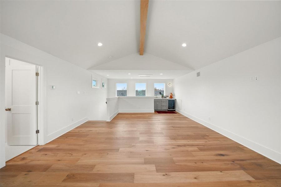 Spacious, unfurnished interior of a new home in , Houston (Image 24).