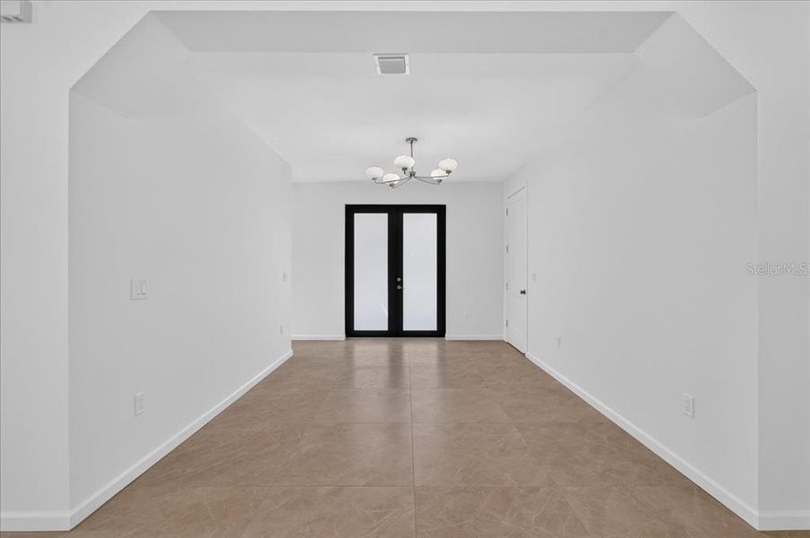 Spacious, unfurnished interior of a new home in , Seminole (Image 34).