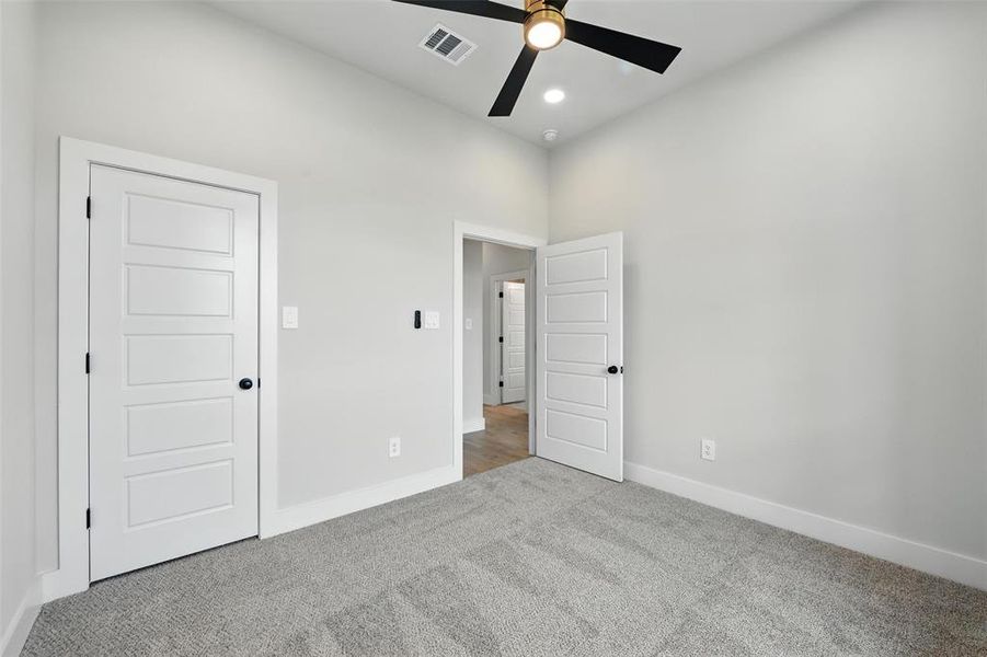 Spacious, unfurnished interior of a new home in , Weatherford (Image 31).
