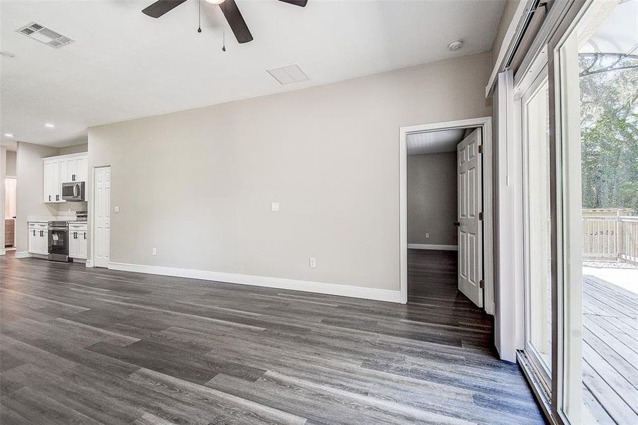 Spacious, unfurnished interior of a new home in , Spring Hill (Image 26).