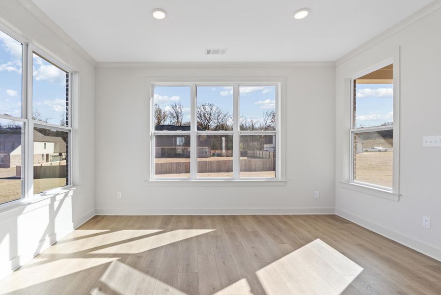 Spacious, unfurnished interior of a new home in White Oak, Arlington (Image 29).