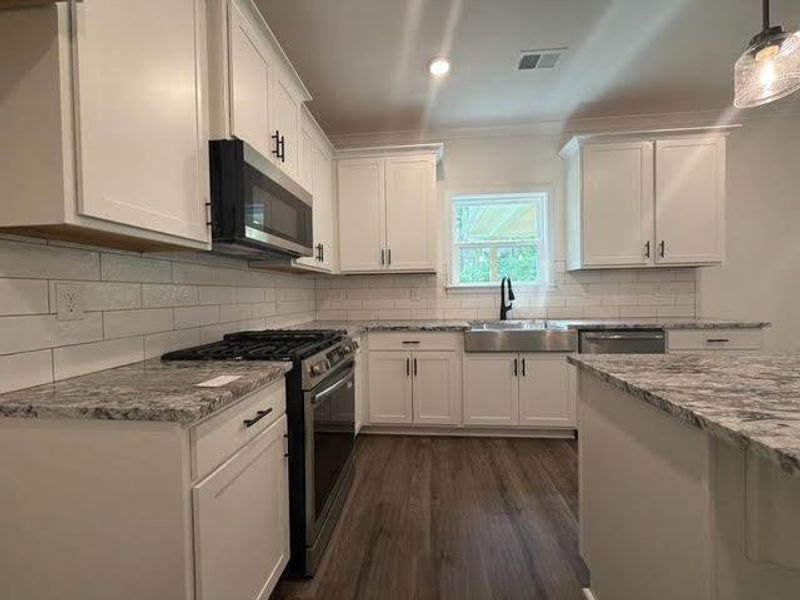 Furnished interior view inside a new home in Tuscany Hills, Douglasville (Image 10).