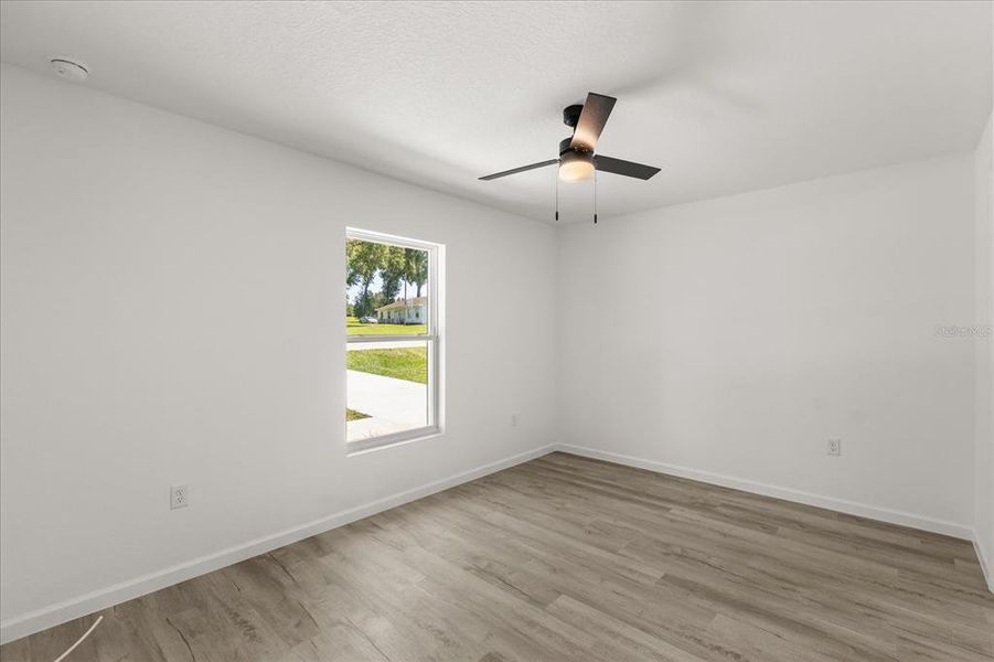 Spacious, unfurnished interior of a new home in , Dunnellon (Image 23).