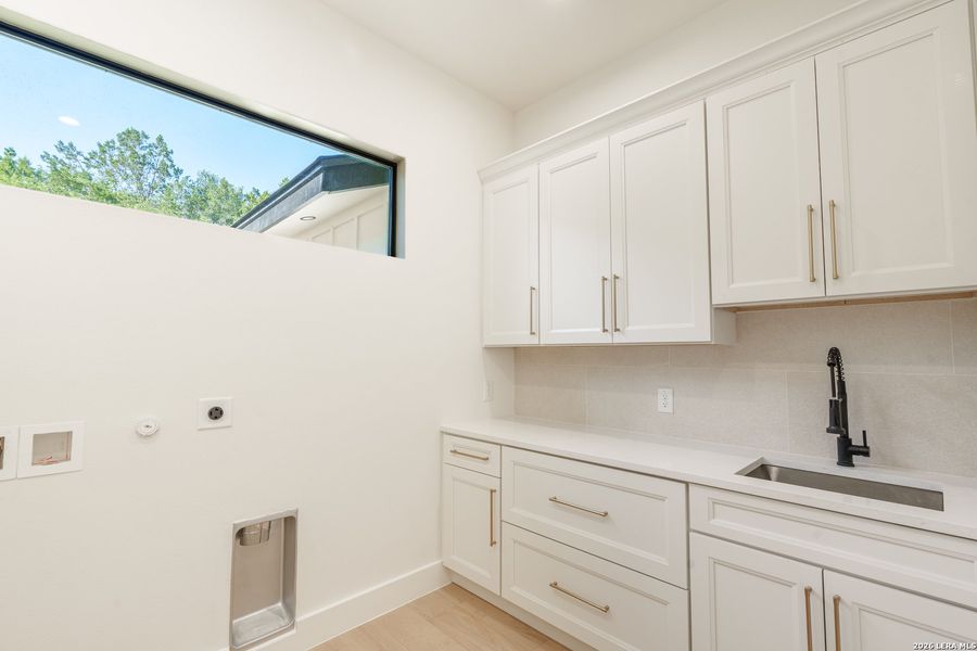 Furnished interior view inside a new home in , Boerne (Image 6).