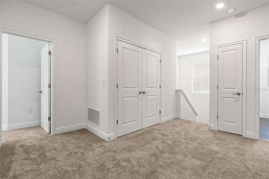 Spacious, unfurnished interior of a new home in , Tampa (Image 22).