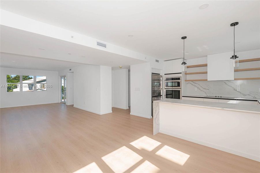 Spacious, unfurnished interior of a new home in , Fort Lauderdale (Image 14).