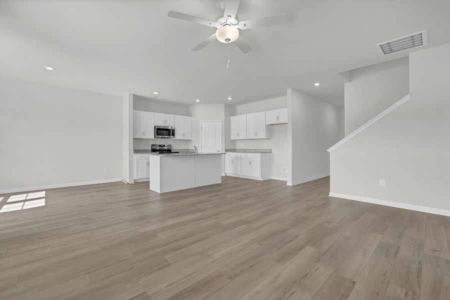 Spacious, unfurnished interior of a new home in River Tide Farms, Bolivia (Image 14).