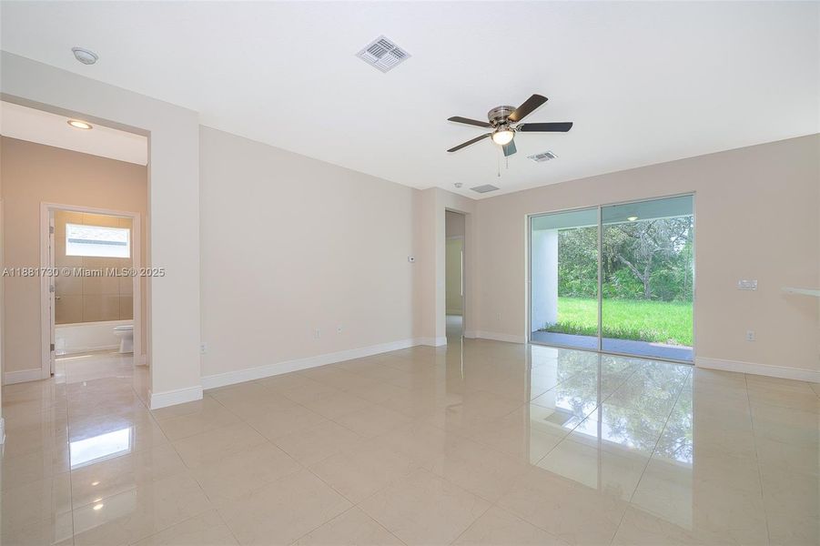 Spacious, unfurnished interior of a new home in , Kissimmee (Image 30).