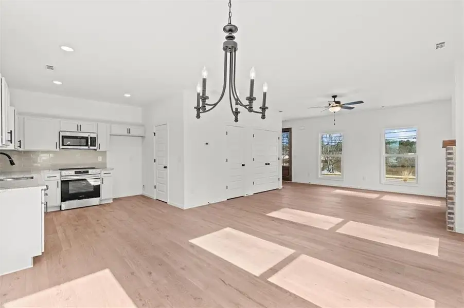 Spacious, unfurnished interior of a new home in , Carrollton (Image 11).