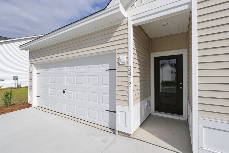 Exterior details and patio area of a home in Hainer Place, Conway (Image 3).