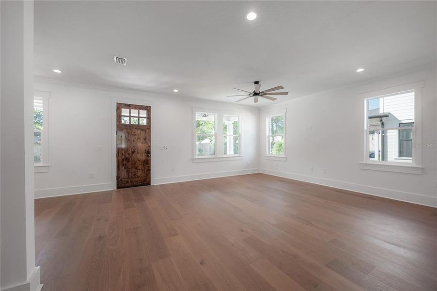 Spacious, unfurnished interior of a new home in , Tampa (Image 40).