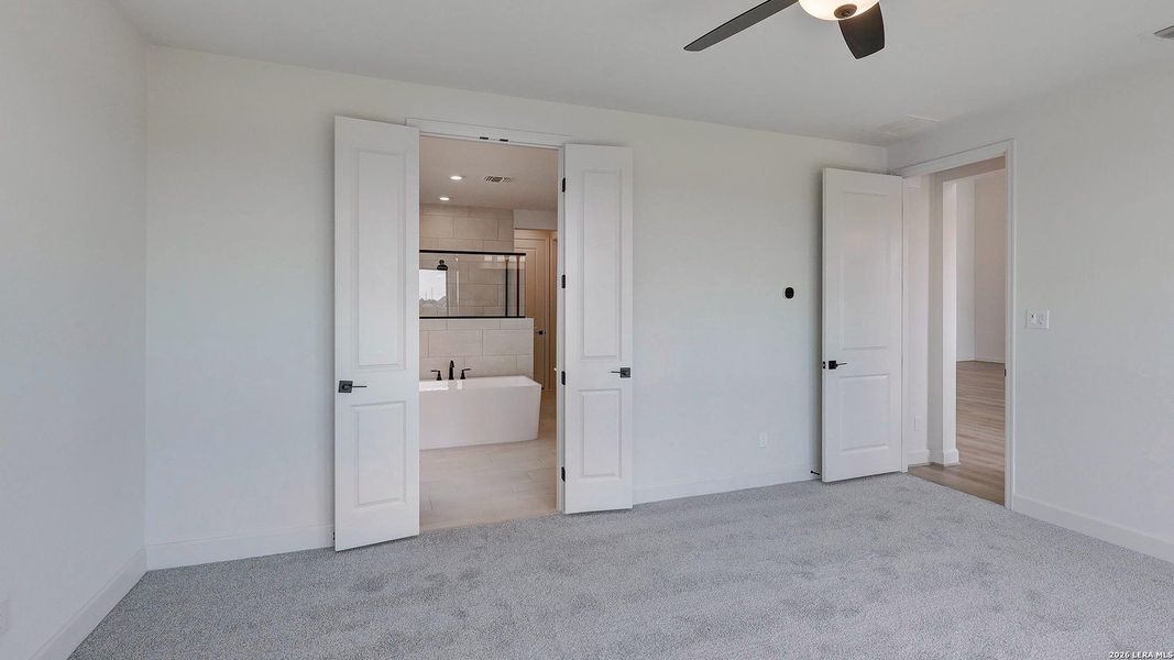 Spacious, unfurnished interior of a new home in Haby Hill, San Antonio (Image 25).