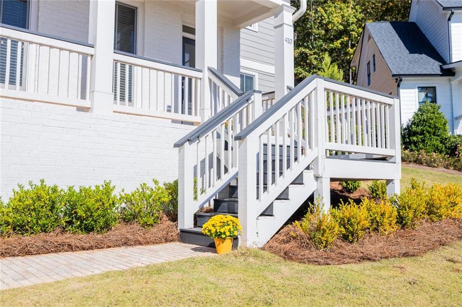 Exterior details and patio area of a home in , Powder Springs (Image 2).