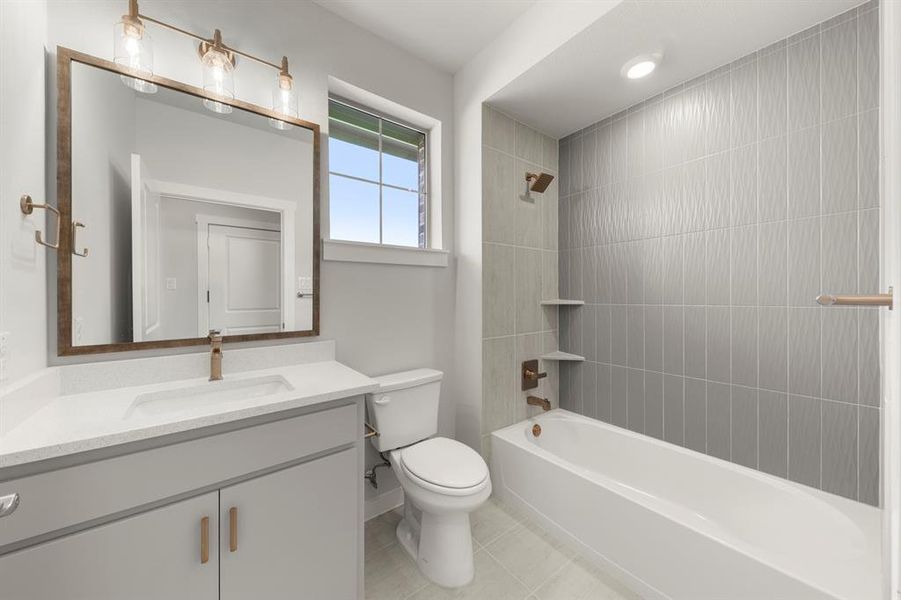 08. 628 Oakridge - 2ND Bath 08. 628 Oakridge - 2ND Bath