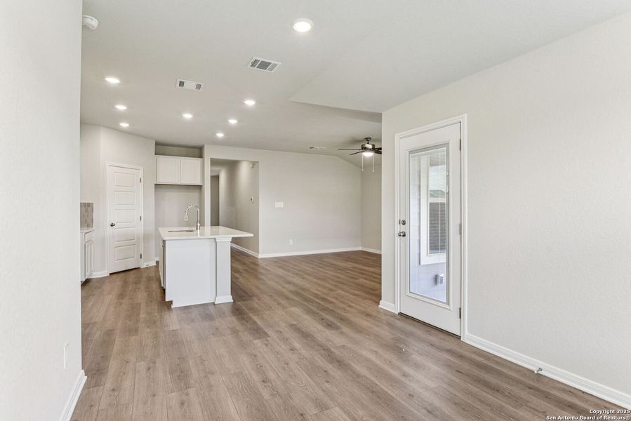 Spacious, unfurnished interior of a new home in Remington Ranch, San Antonio (Image 23).
