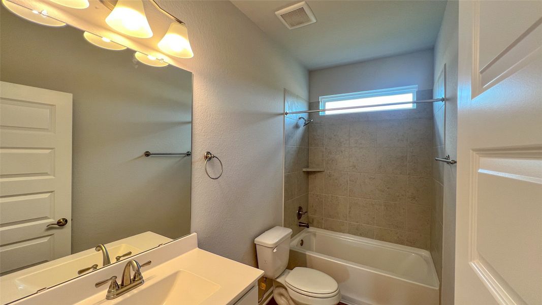 The Brambling- Hall Bath. Sample floor plan image for illustration; upgrades, options, and colors may vary.