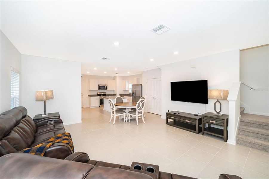 Furnished interior view inside a new home in , Orlando (Image 4).
