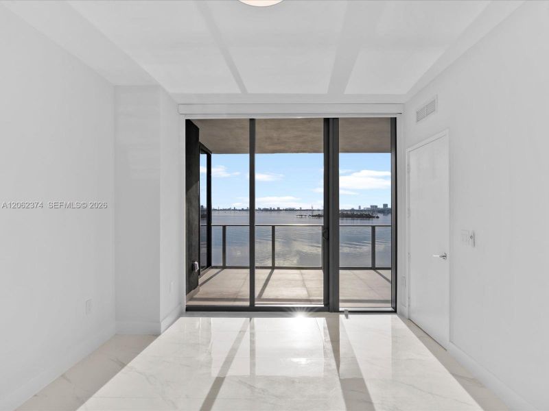 Spacious, unfurnished interior of a new home in , Miami (Image 41).