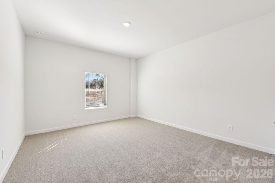 Spacious, unfurnished interior of a new home in Brighton Springs, York (Image 9).