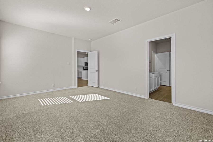 Spacious, unfurnished interior of a new home in Redbird Ranch, San Antonio (Image 20).