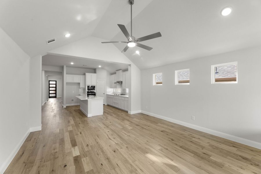 Spacious, unfurnished interior of a new home in Creekview Meadows, Pilot Point (Image 15).