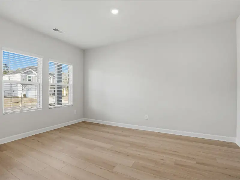 Spacious, unfurnished interior of a new home in Collier Ridge, Moore (Image 10).