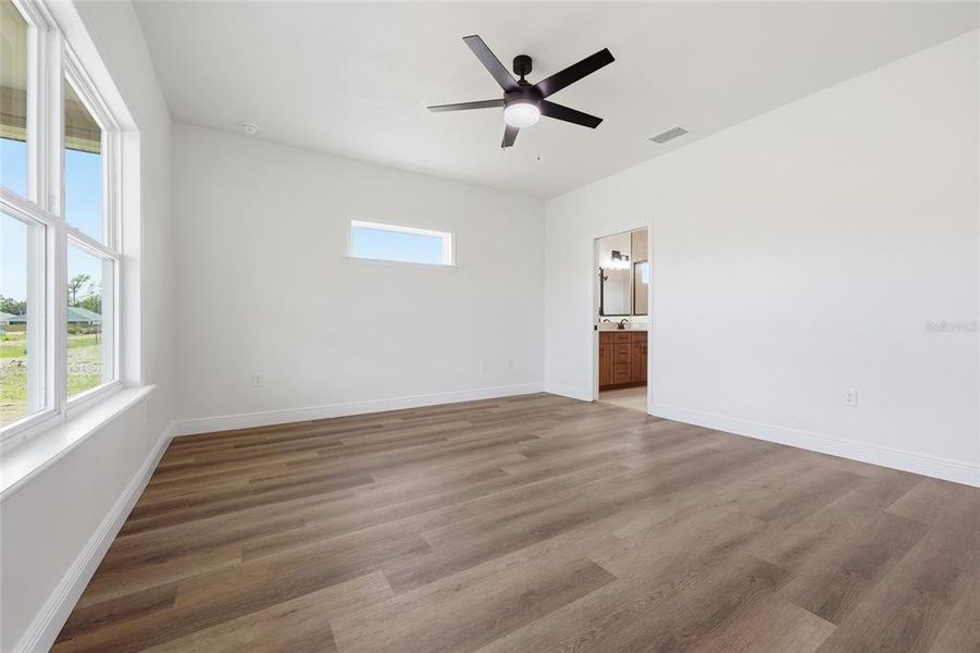 Spacious, unfurnished interior of a new home in Grand Oaks, Gainesville (Image 23).