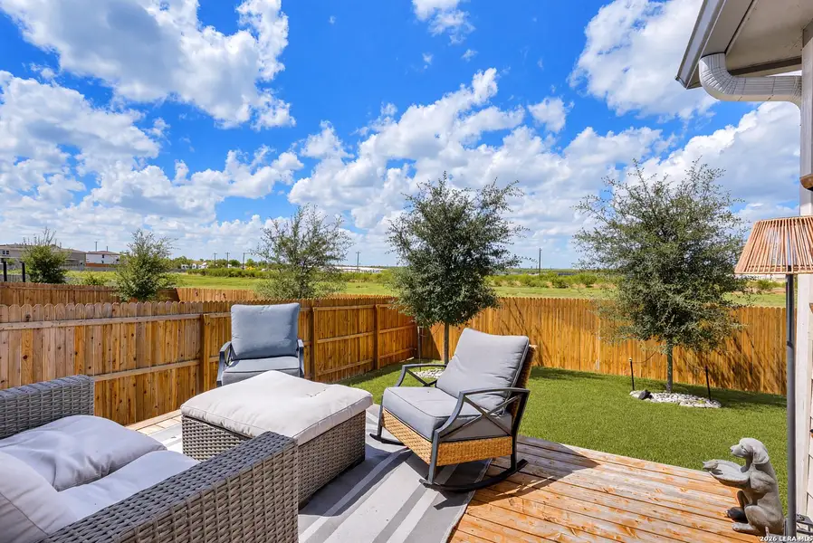 Exterior details and patio area of a home in Cinco Lakes, San Antonio (Image 3).