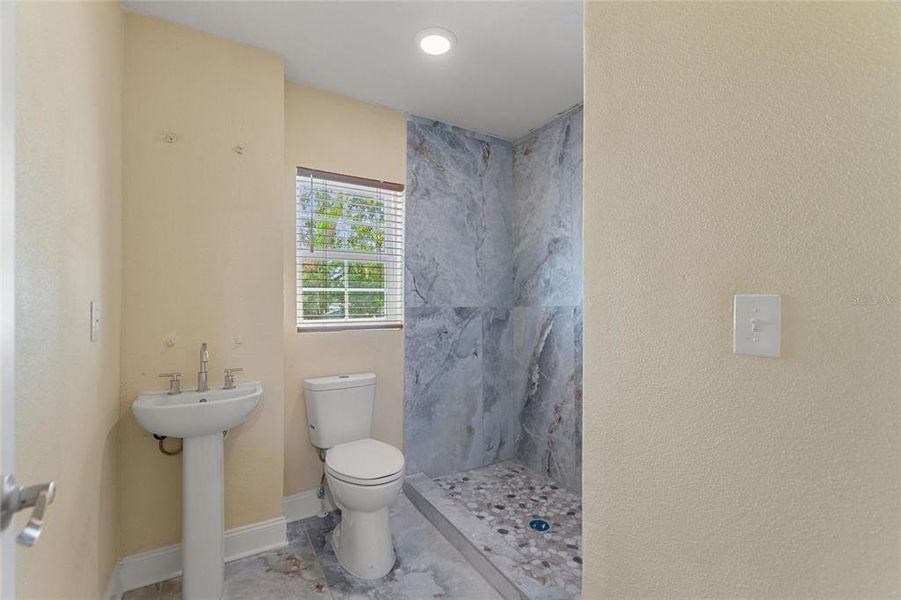 Furnished interior view inside a new home in , Bartow (Image 13).