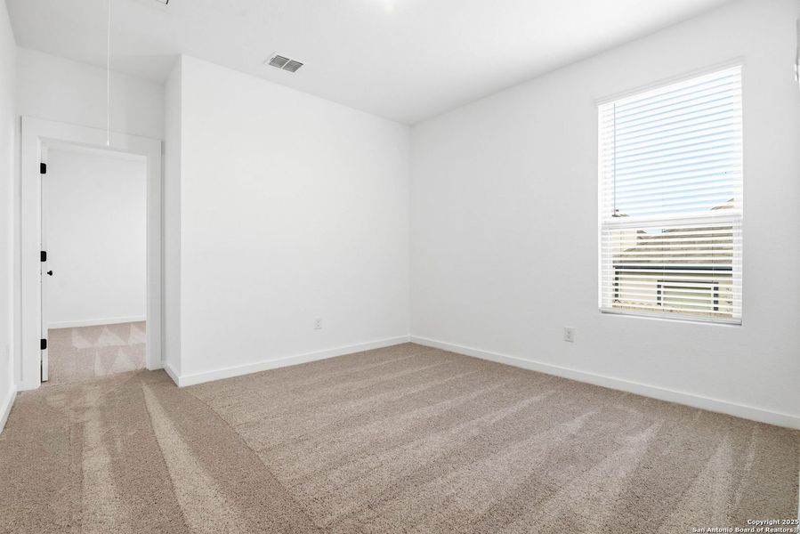 Spacious, unfurnished interior of a new home in Vista Ridge, Live Oak (Image 23).