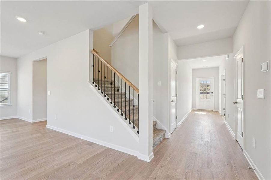Spacious, unfurnished interior of a new home in Ivey Township, Dallas (Image 25).
