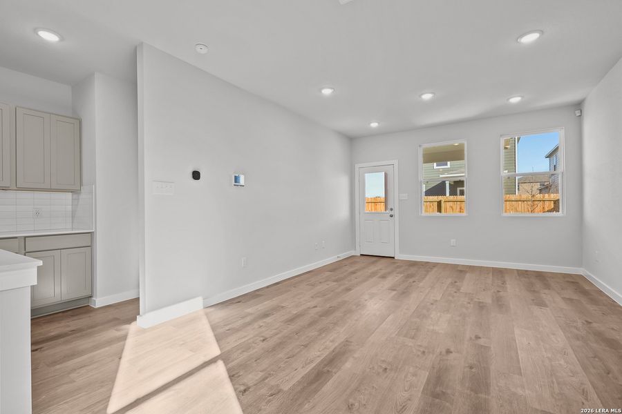 Spacious, unfurnished interior of a new home in Summerlin, San Antonio (Image 17).