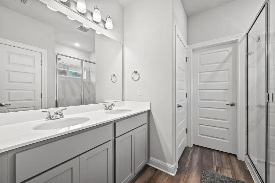 Furnished interior view inside a new home in Porter Country, Buda (Image 9).